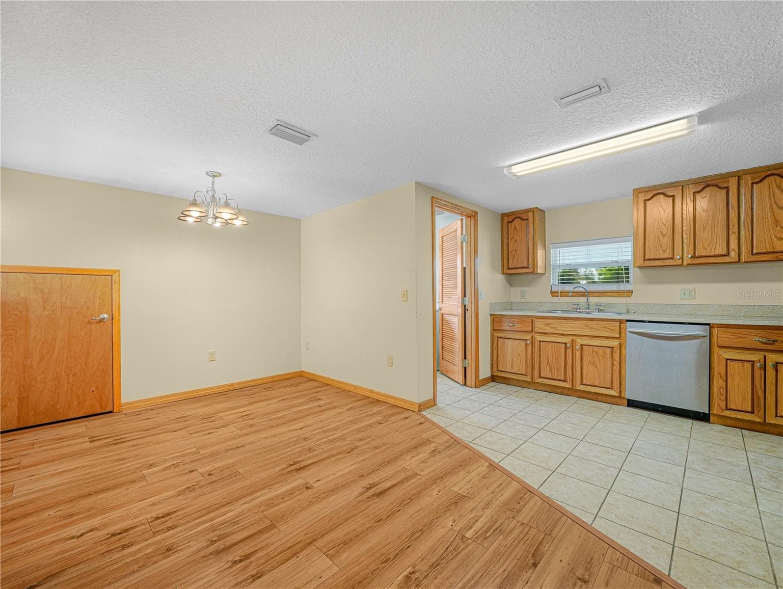 Single Family Residence at 1213 CHEROKEE DR, KISSIMMEE, photo 8 of 19