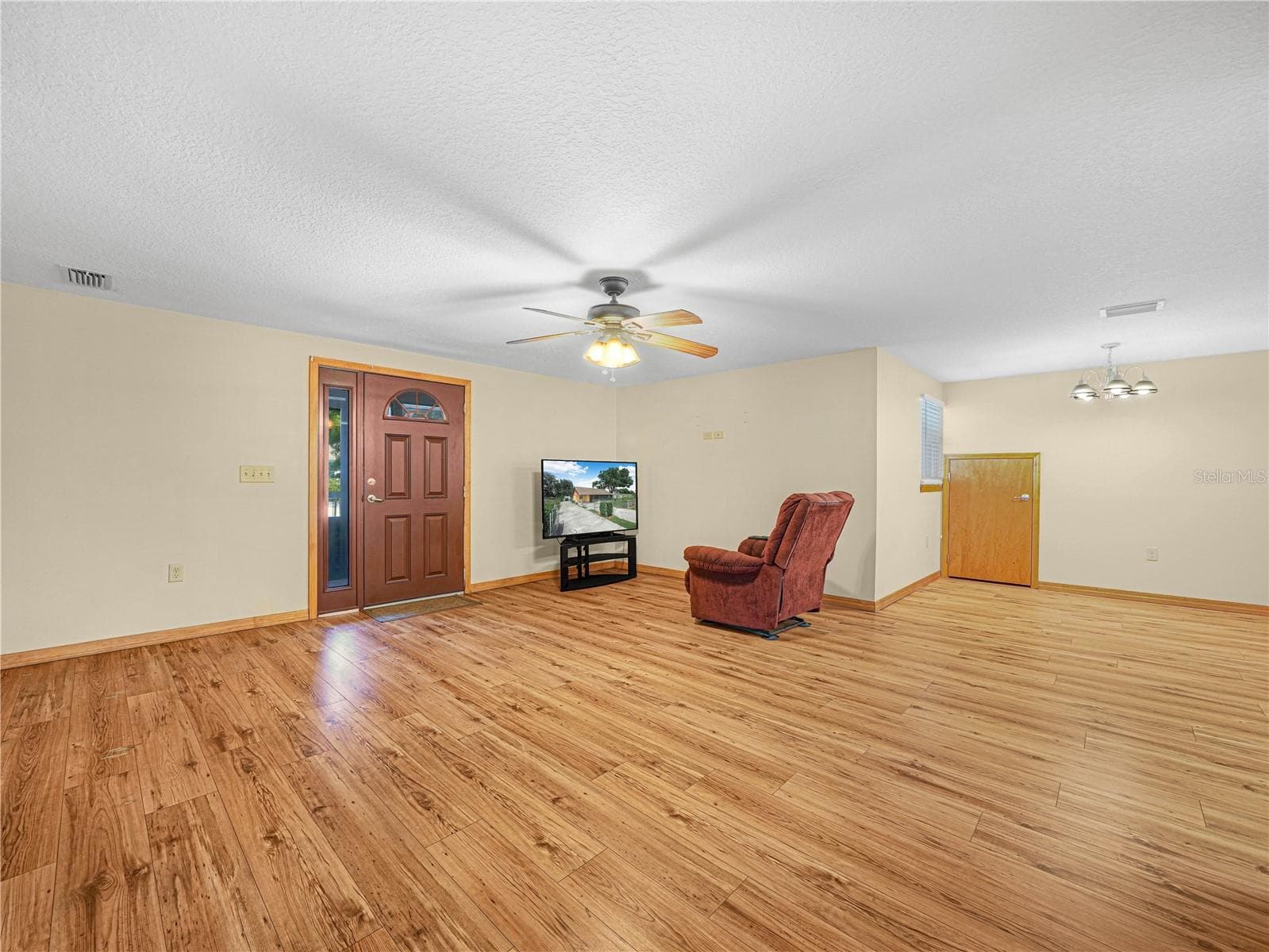 Single Family Residence at 1213 CHEROKEE DR, KISSIMMEE, photo 5 of 19