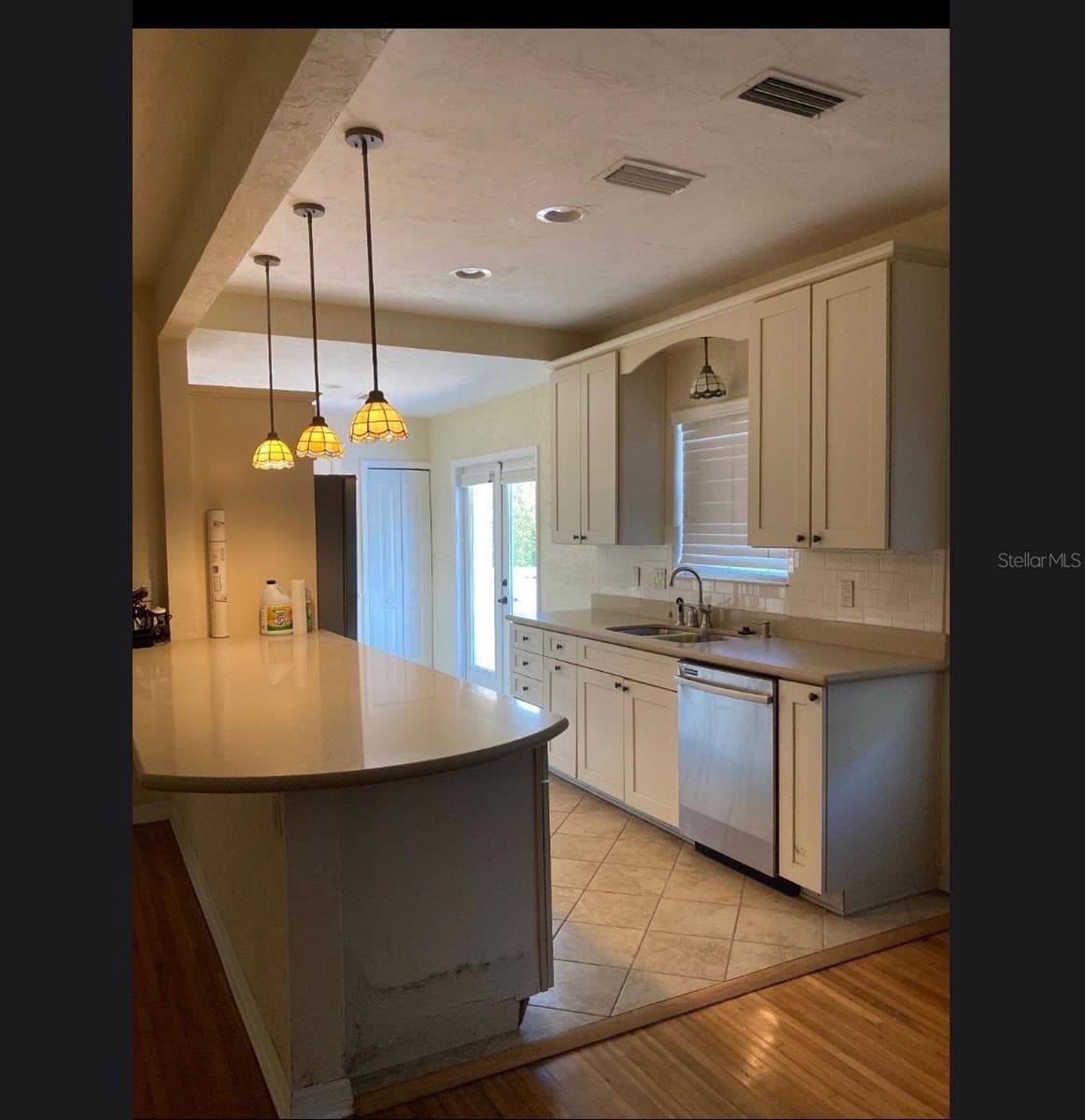Single Family Residence at 601 34TH AVE NE, ST PETERSBURG, photo 3 of 6