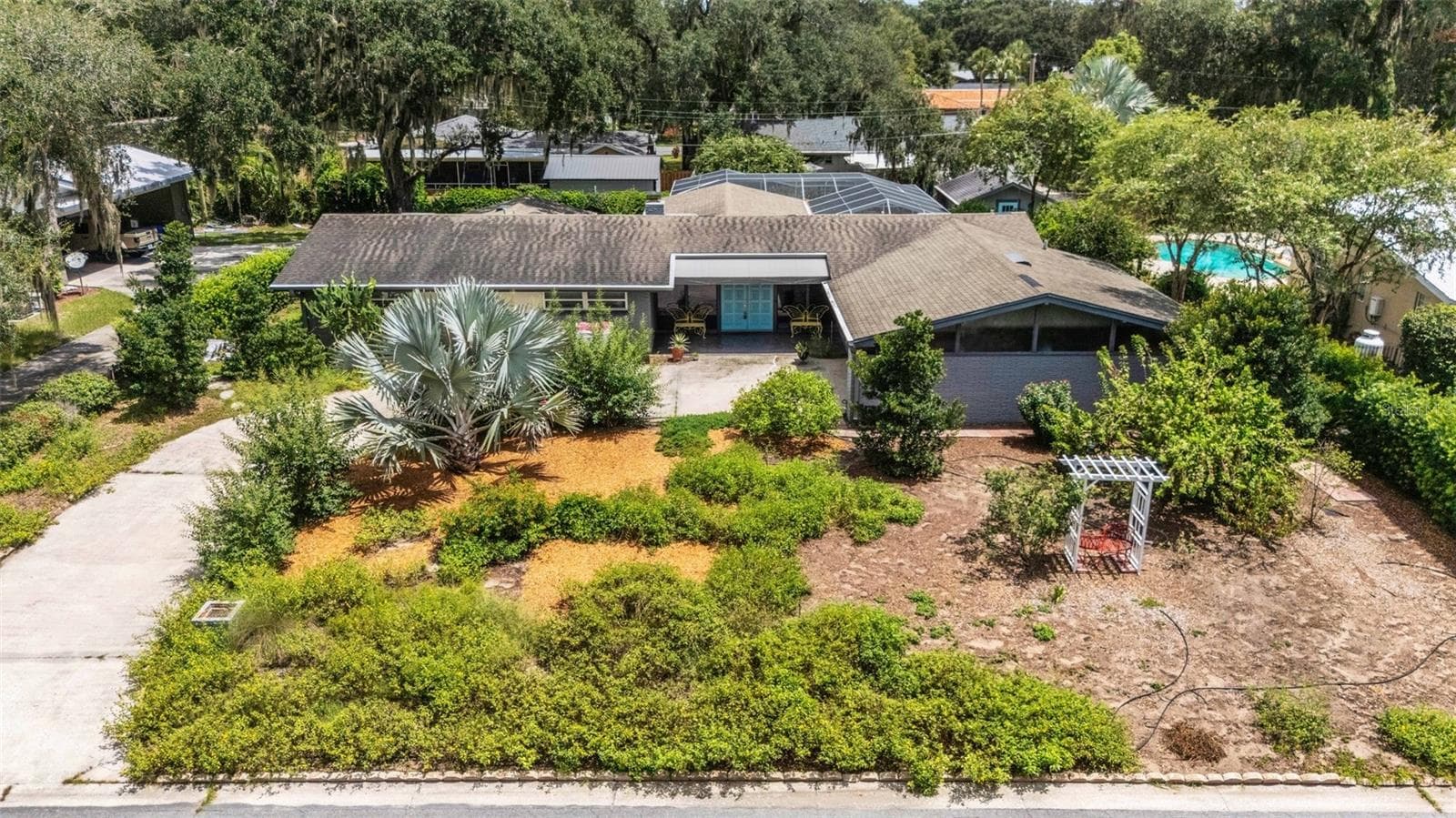 2634 COLLINS AVE