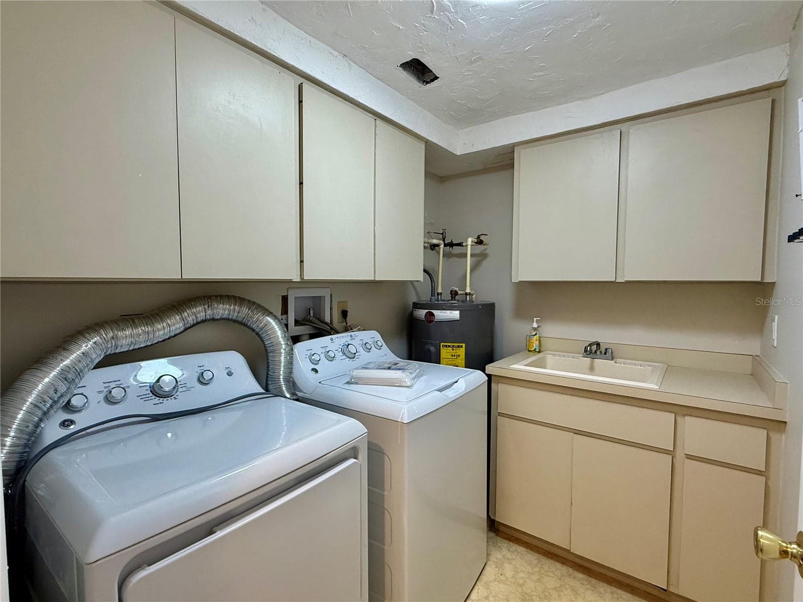 Townhouse at 718 SORRENTO INLET DR #718, NOKOMIS, photo 11 of 37