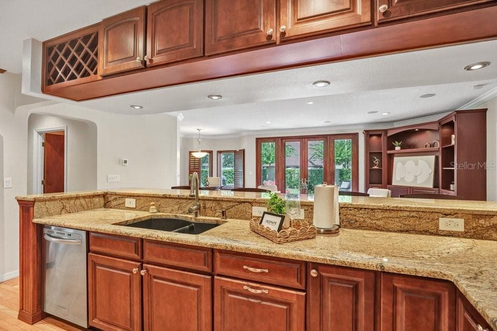 Ample counter and cabinet space - 601 WESTMINSTER ST, ORLANDO