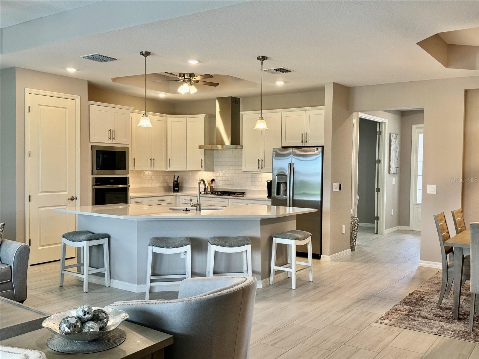 Single Family Residence at 19146 CHERRYSTONE WAY, LAKEWOOD RANCH, photo 2 of 37