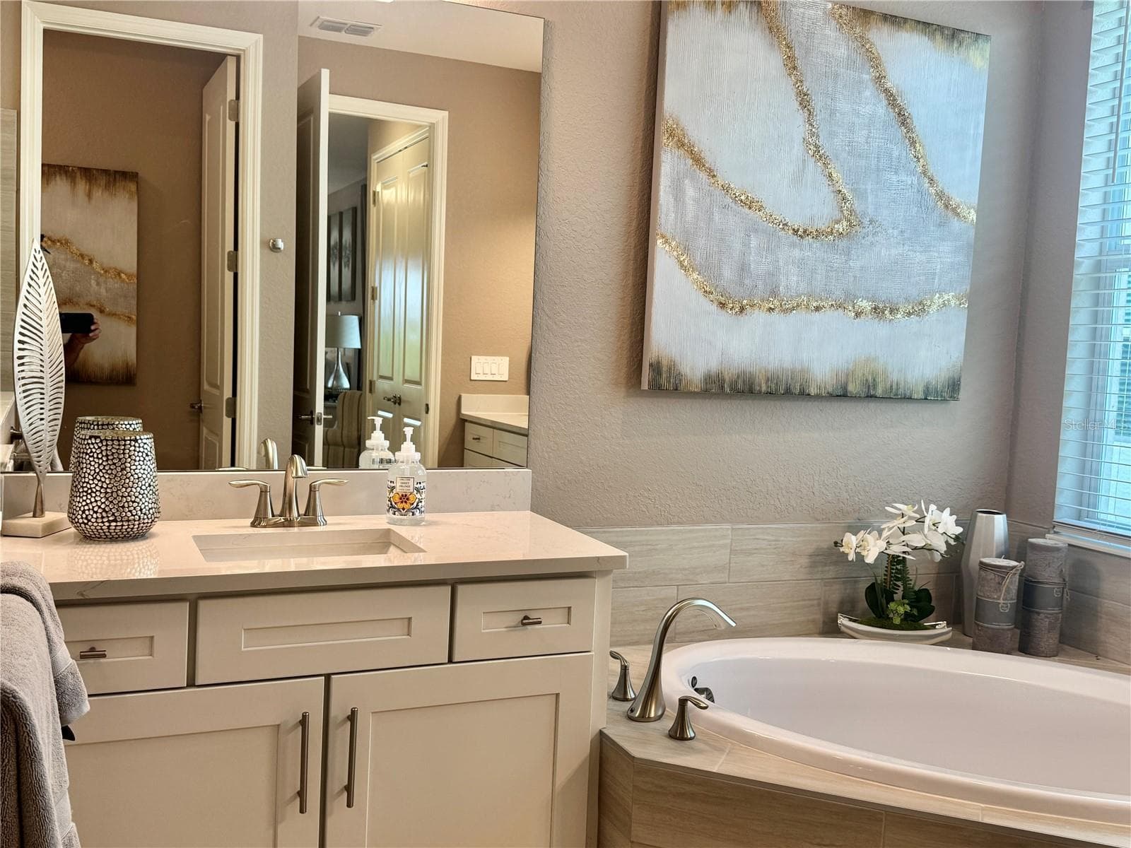 Single Family Residence at 19146 CHERRYSTONE WAY, LAKEWOOD RANCH, photo 16 of 37