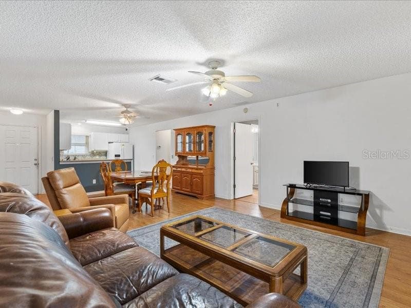 Roomy living room - 17663 SE 92ND GRANTHAM TER, THE VILLAGES