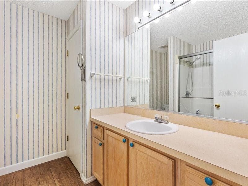 Primary Bath Walk in shower - 17663 SE 92ND GRANTHAM TER, THE VILLAGES