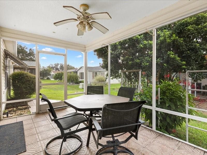 Lanai lots of fresh air - 17663 SE 92ND GRANTHAM TER, THE VILLAGES