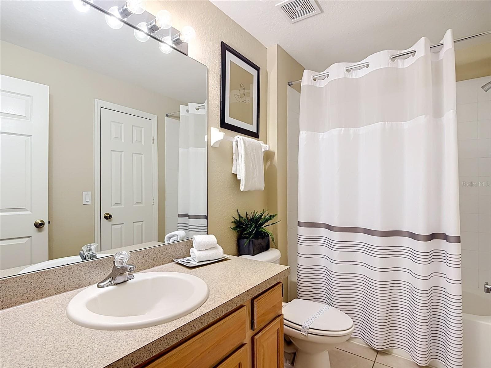 Ensuite bathroom for the Harry Potter-themed bedroom. - 7742 COMROW ST, KISSIMMEE