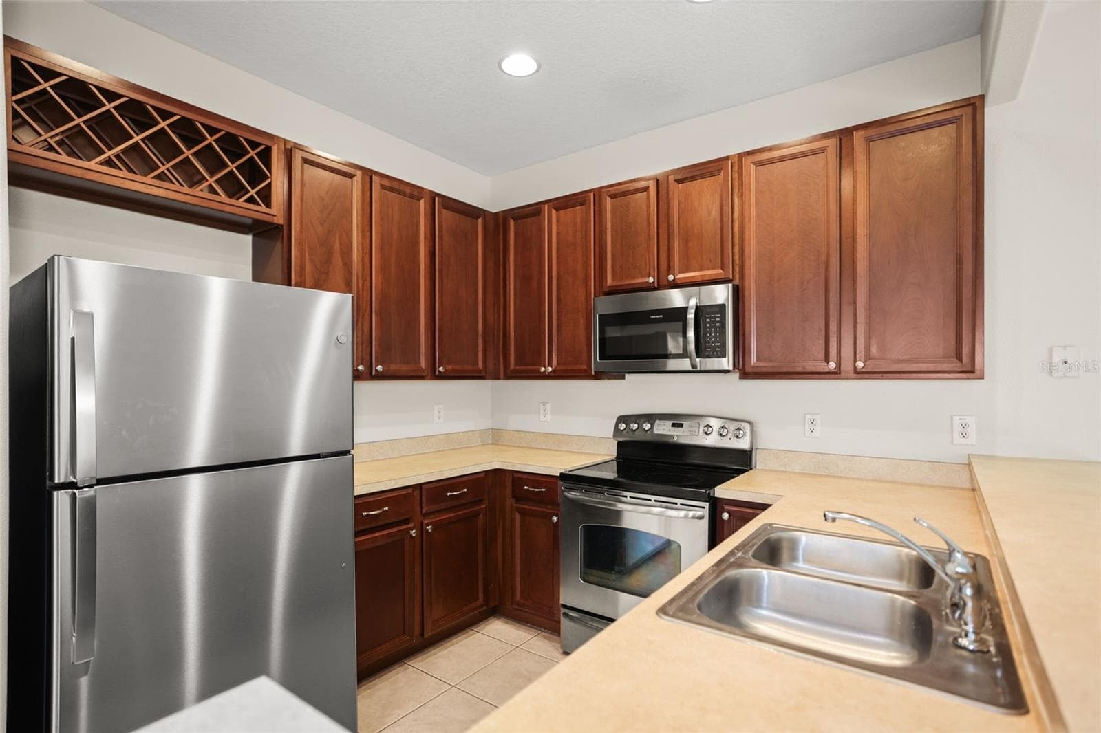 Townhouse at 1516 TALISKER DR, CLEARWATER, photo 4 of 23