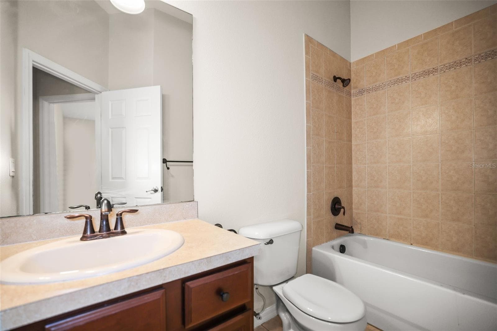 hallway bath - 1516 TALISKER DR, CLEARWATER