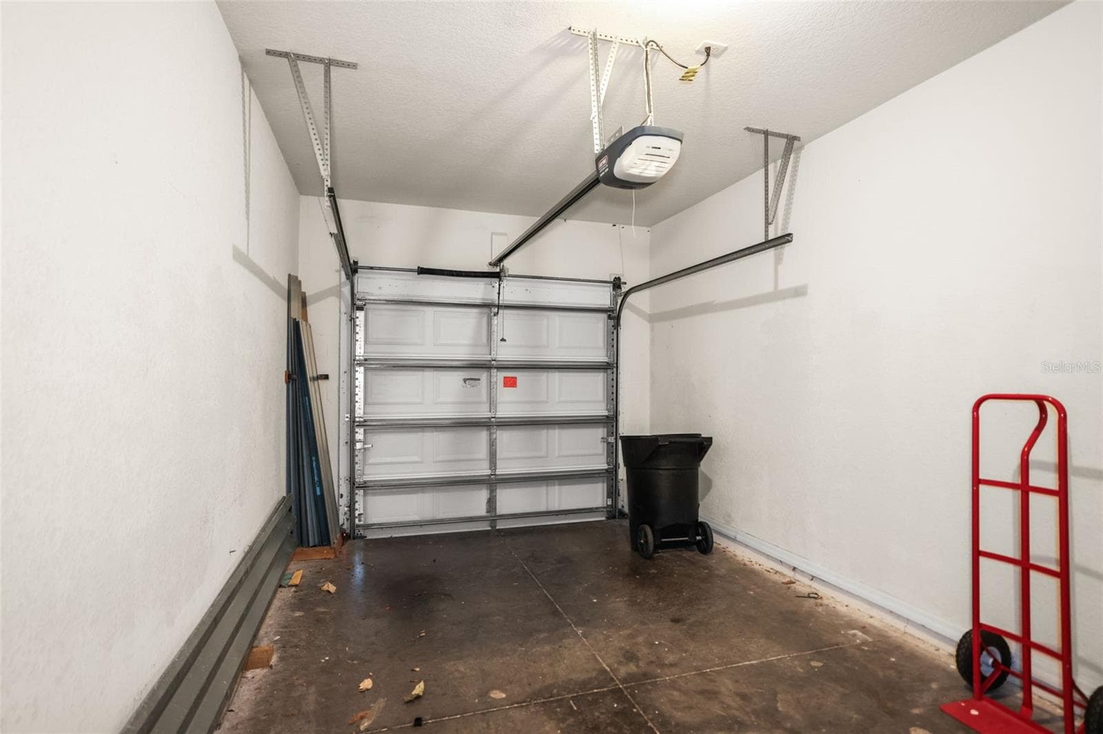 garage - 1516 TALISKER DR, CLEARWATER