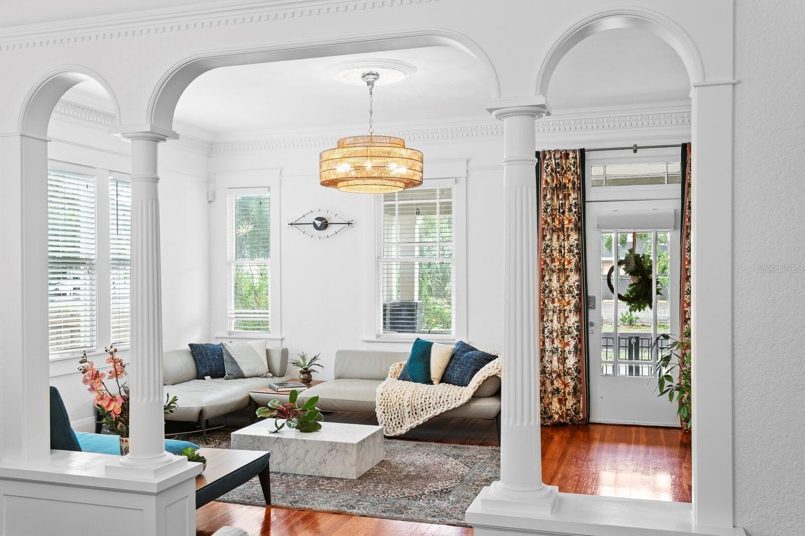 VIEW INTO LIVING ROOM - 705 W WEST ST, TAMPA