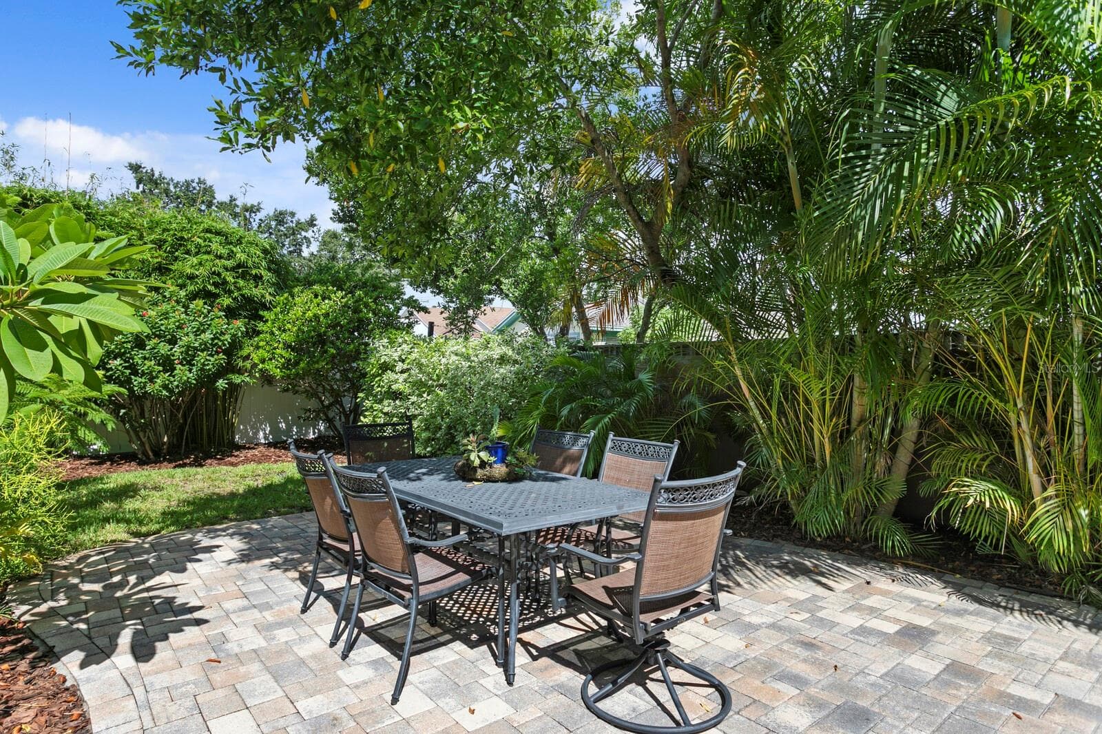 OUTDOOR SEATING AREA - 705 W WEST ST, TAMPA