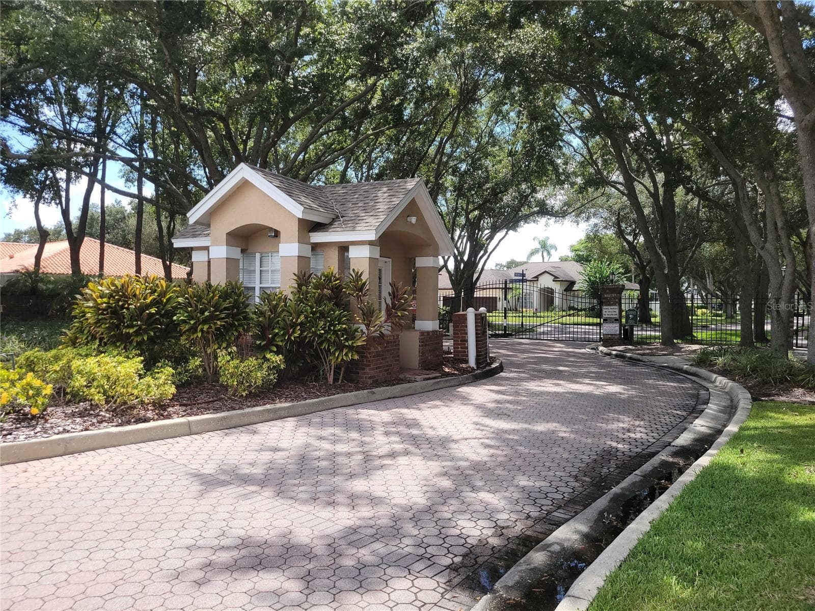 Single Family Residence at 9703 HIDDEN COVE CT, TAMPA, photo 40 of 45