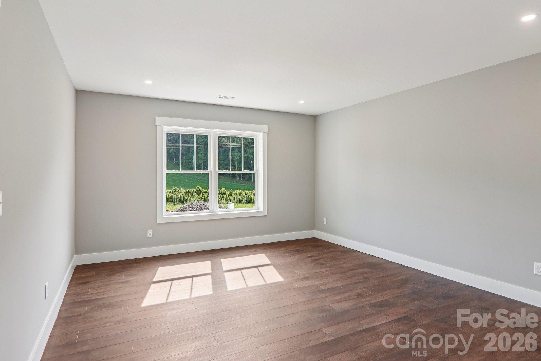 Basement bedroom with ensuite - 1060 California Creek Road, Mars Hill
