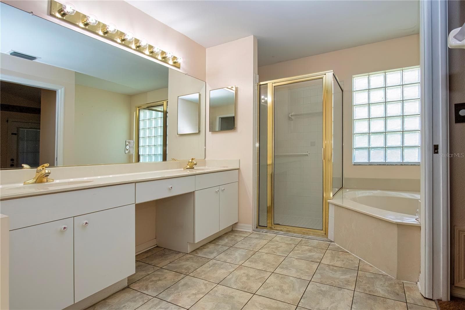 Single Family Residence at 2424 E DEL WEBB BLVD, SUN CITY CENTER, photo 46 of 62
