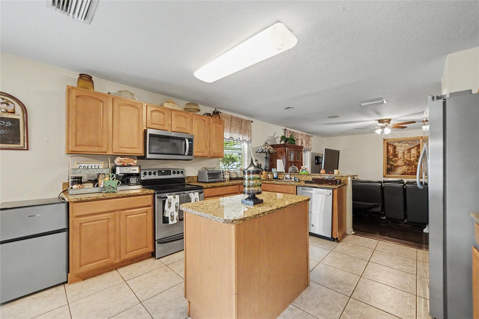 Single Family Residence at 15110 HERONGLEN DR, LITHIA, photo 12 of 31