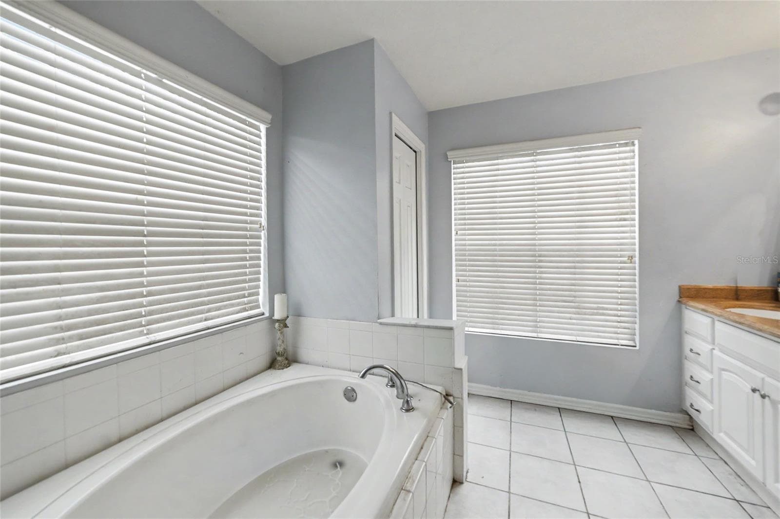 Single Family Residence at 15110 HERONGLEN DR, LITHIA, photo 18 of 31