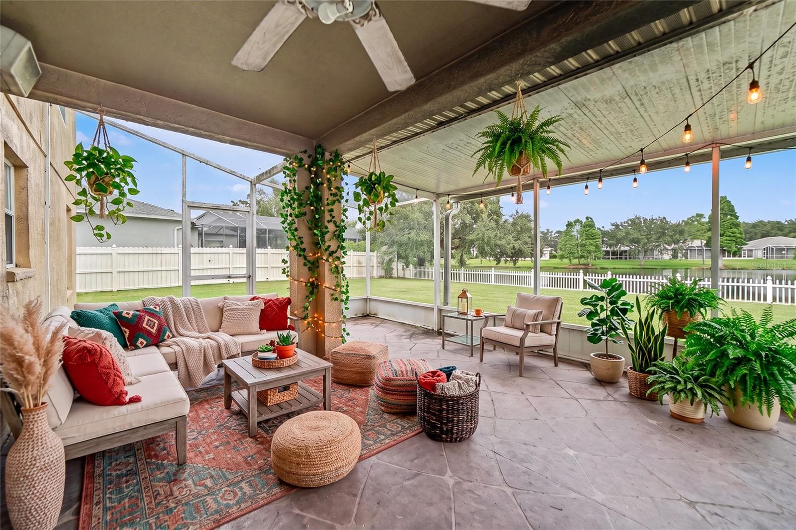 Single Family Residence at 15110 HERONGLEN DR, LITHIA, photo 25 of 31