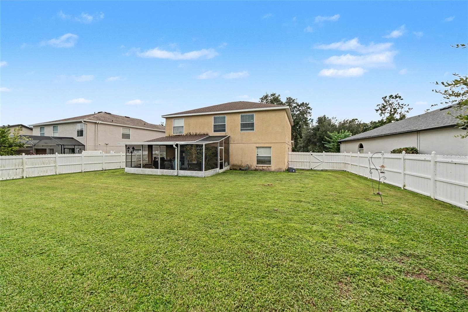 Single Family Residence at 15110 HERONGLEN DR, LITHIA, photo 26 of 31