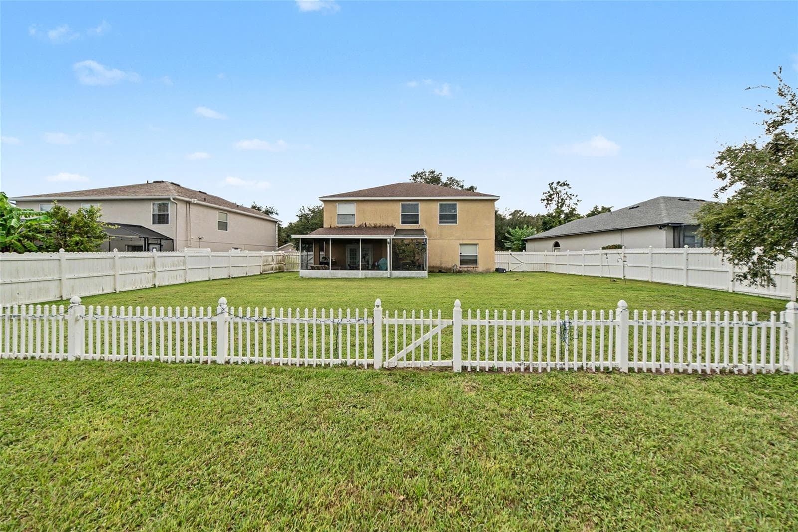 Single Family Residence at 15110 HERONGLEN DR, LITHIA, photo 27 of 31