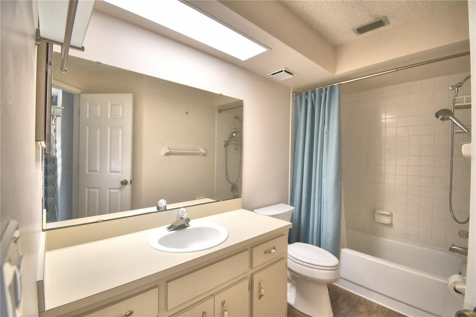 Hall Bath - 4408 GLENNS LNDG, WINTER HAVEN