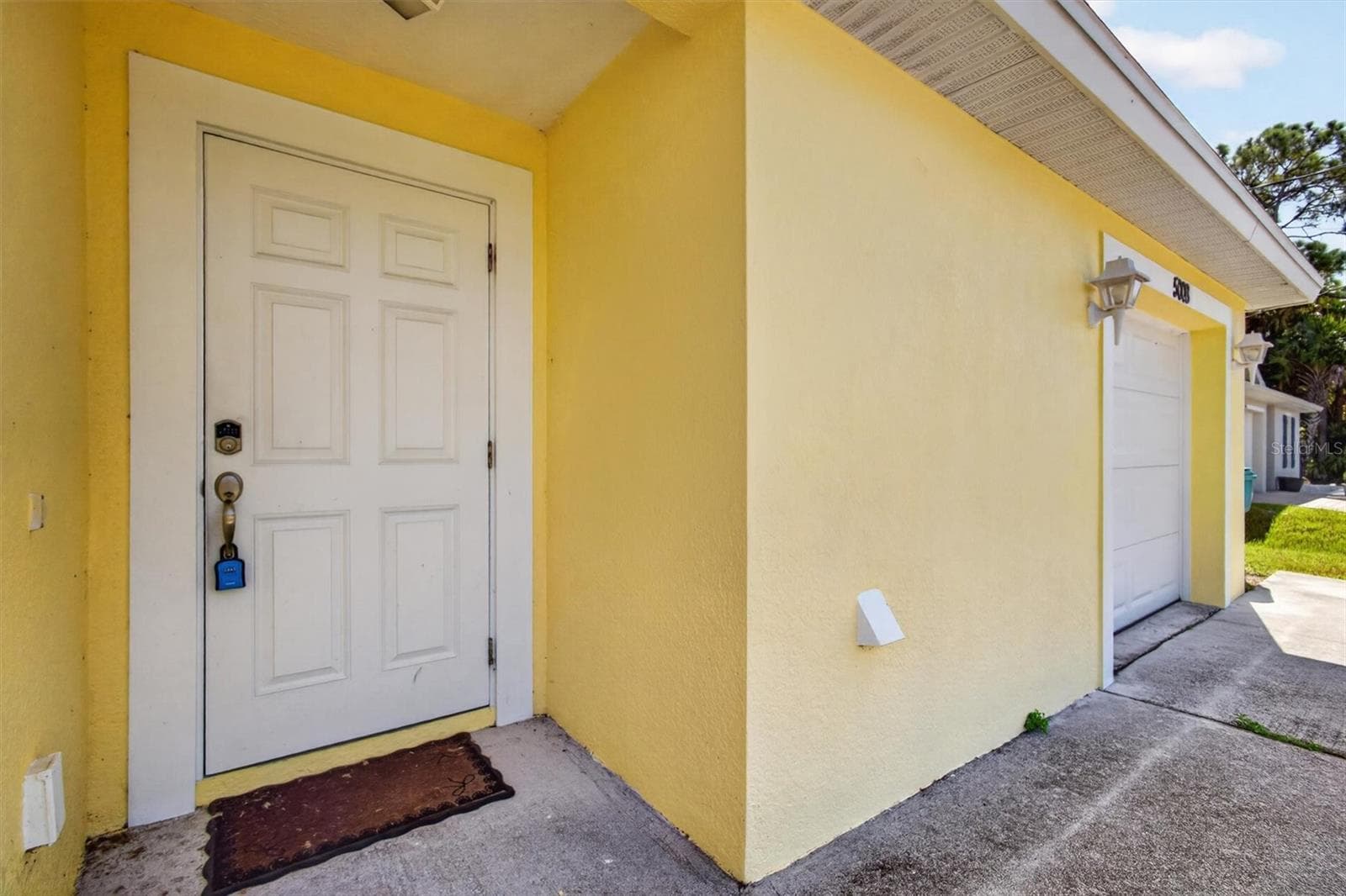 Single Family Residence at 5008 S OBISPO CIR, LABELLE, photo 5 of 36