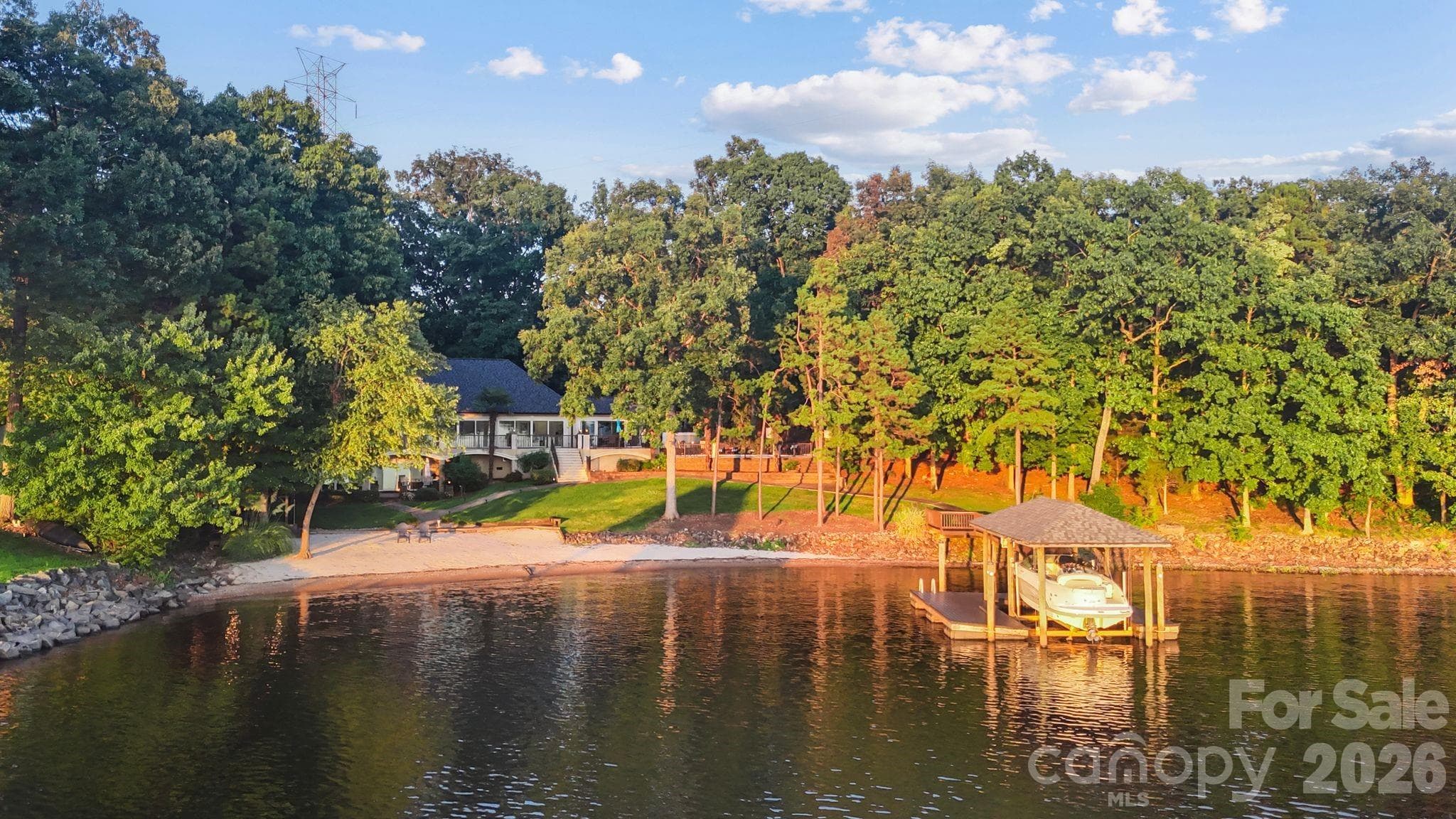 Single Family Residence at 172 Mariner Pointe Lane, Mooresville, photo 2 of 48