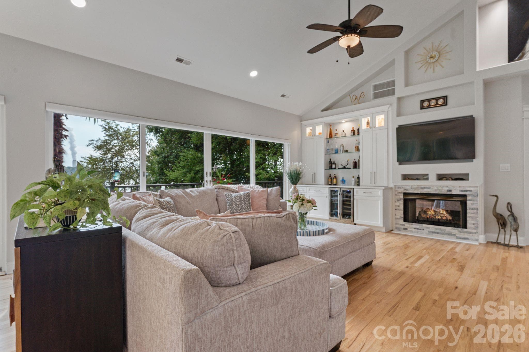 Single Family Residence at 172 Mariner Pointe Lane, Mooresville, photo 9 of 48