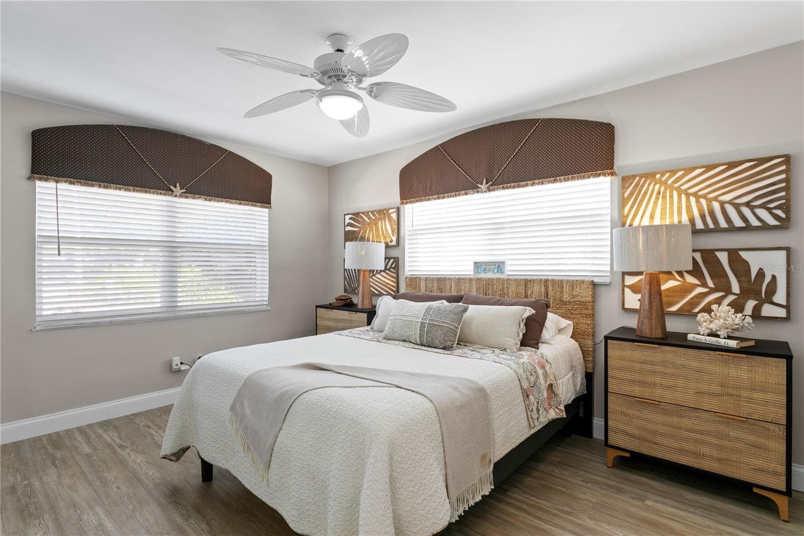 Single Family Residence at 3142 W VINA DEL MAR BLVD, ST PETE BEACH, photo 19 of 41