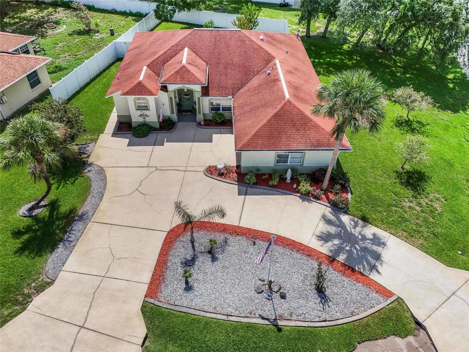 Large Circular Driveway on corner lot - 43 FOLSON LN, PALM COAST