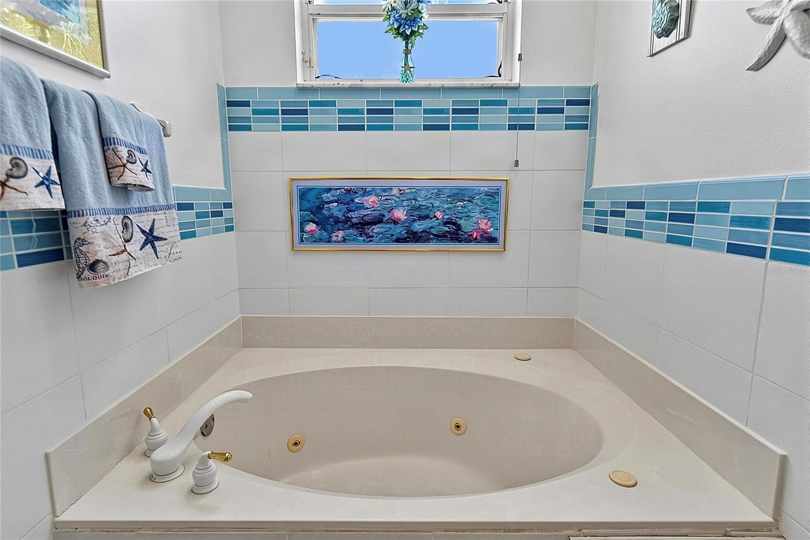 Large jetted soaking tub - 43 FOLSON LN, PALM COAST