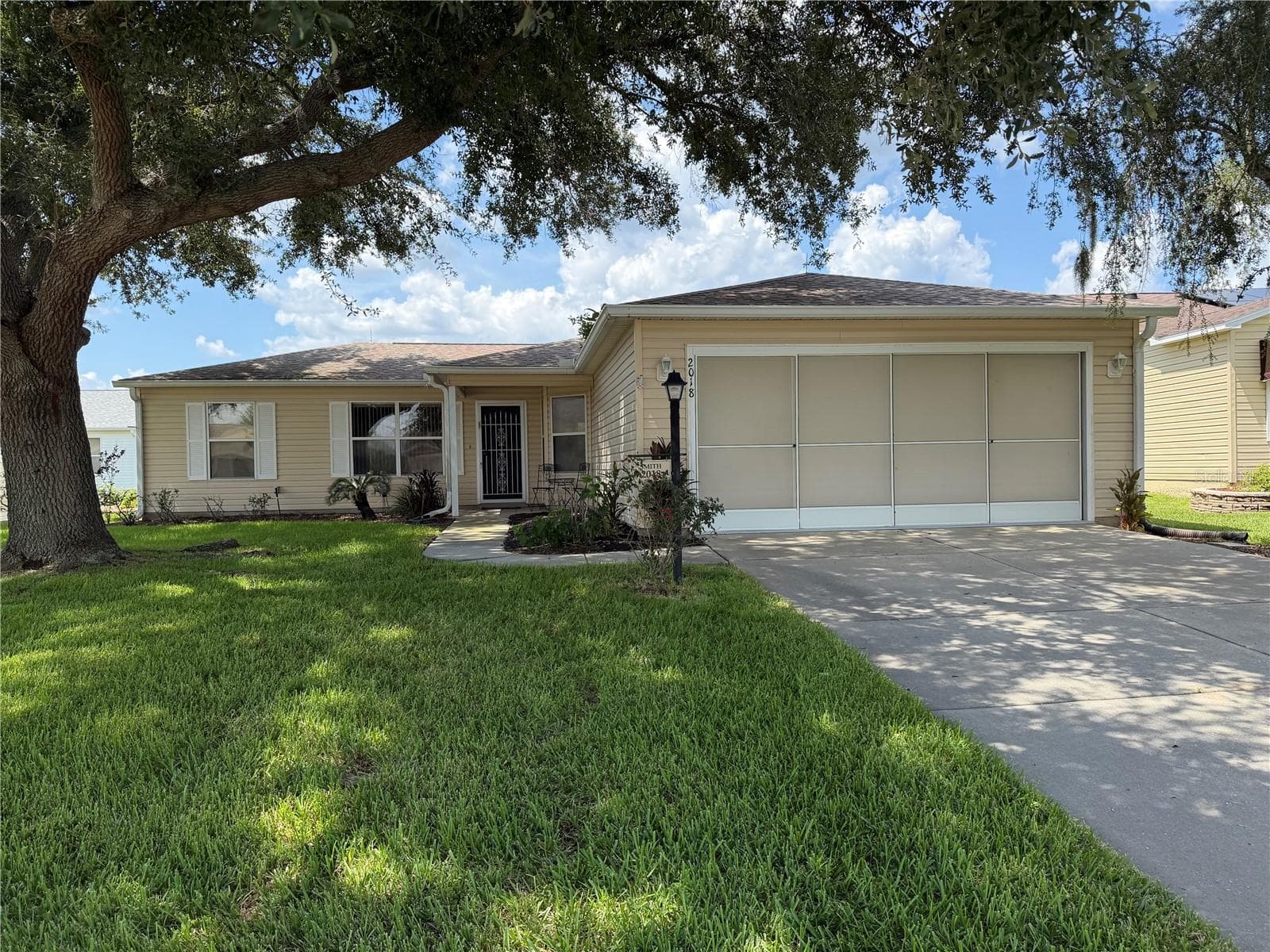 Full 2 Car Garage and Cool Breeze Screen - 2018 CASTANO PL, THE VILLAGES