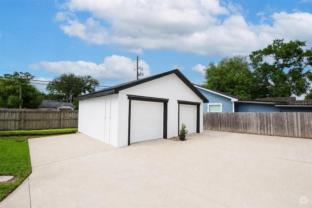 Detached Garage and parking pad - 2202 ELIZABETH AVE #B, ORLANDO