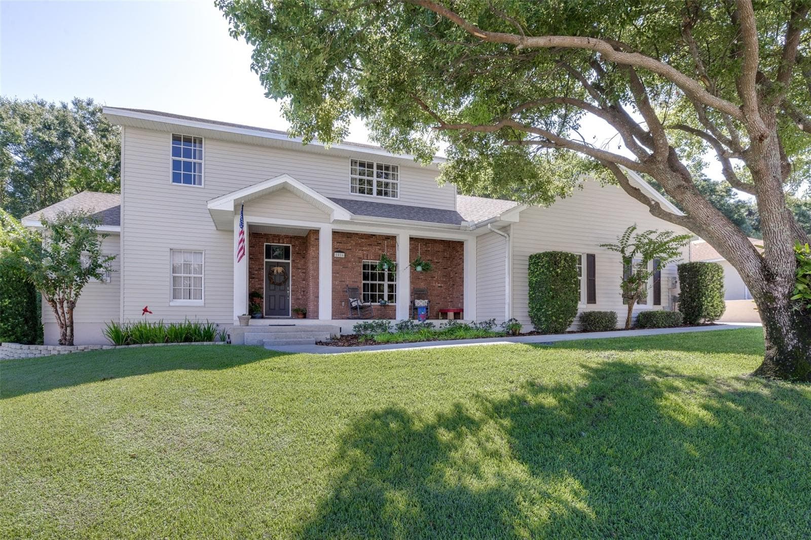 1016 S LAKE MARIAM DR