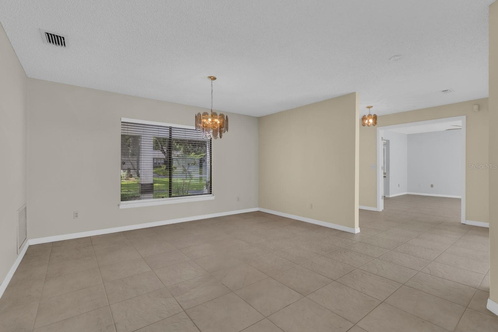 Single Family Residence at 381 HAVERLAKE CIR, APOPKA, photo 4 of 43