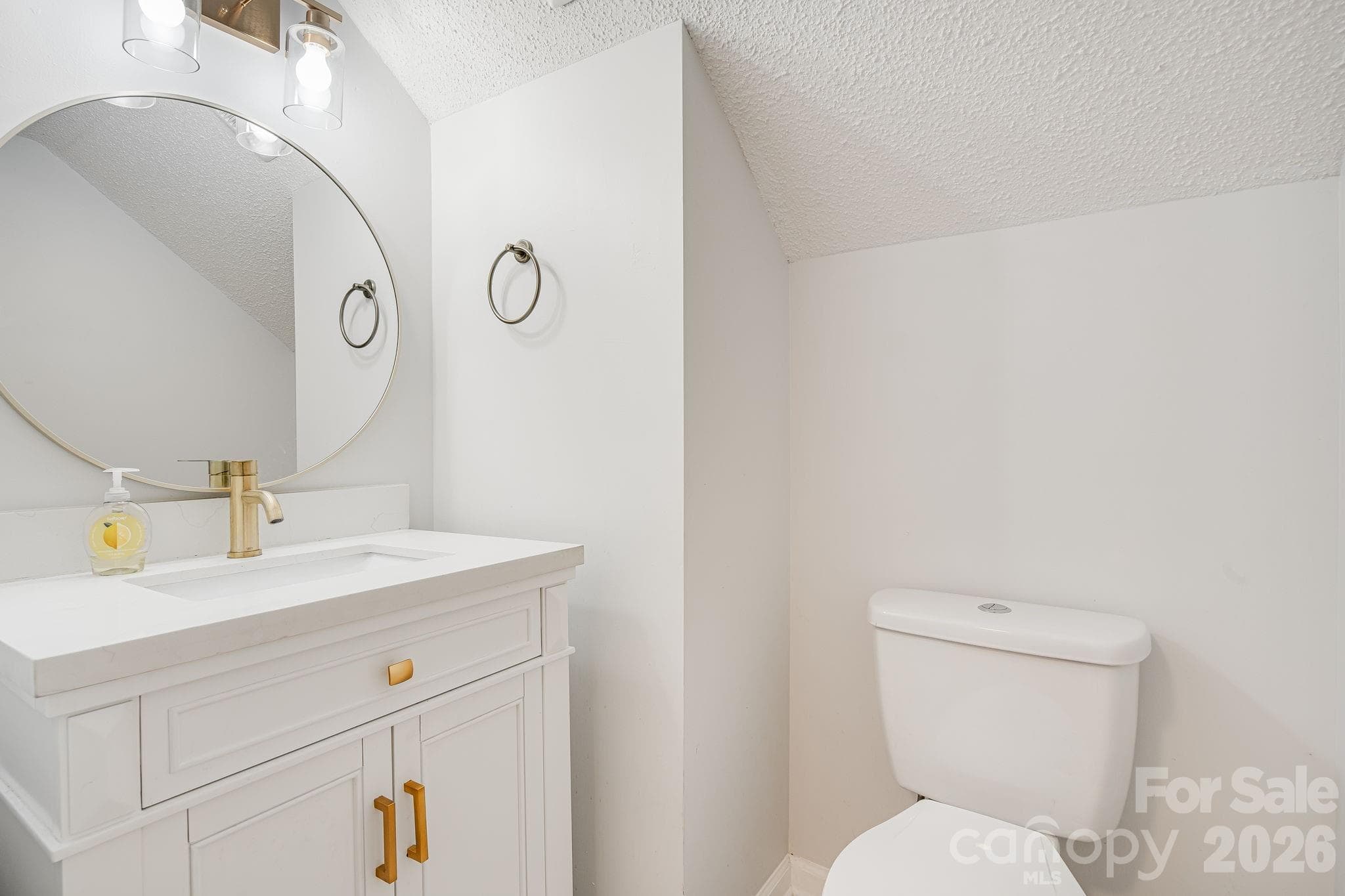1/2 bath - Clyde