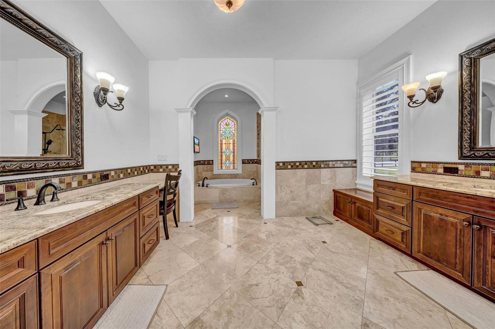 Master Bath - 17930 DORMAN RD, LITHIA