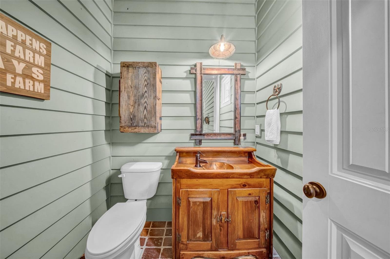 Guest Bath 2 - 17930 DORMAN RD, LITHIA