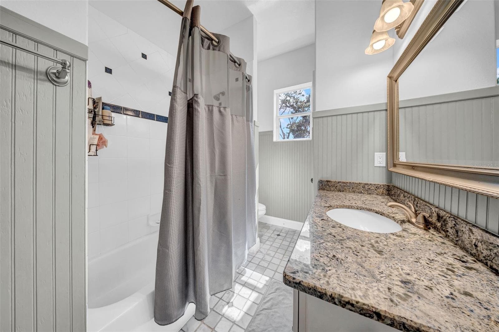 Full Bath 4 - 17930 DORMAN RD, LITHIA
