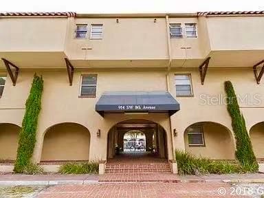 914 SW 8TH AVE #42