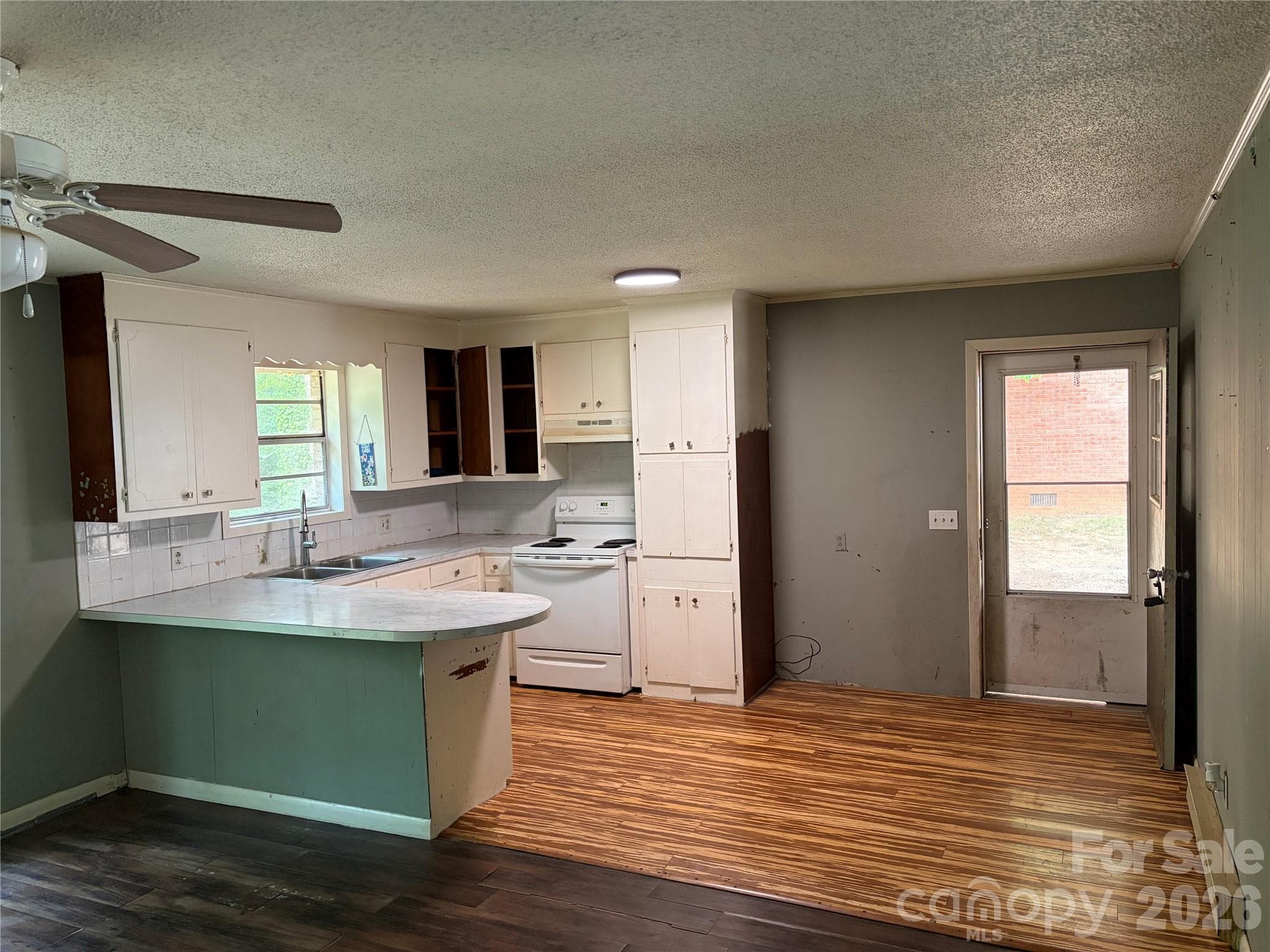 Single Family Residence at 318 Shady Lane, Norwood, photo 2 of 13