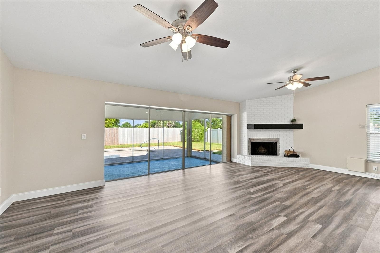 Great room and wood burning fireplace - 3276 FOX HILL DR, CLEARWATER