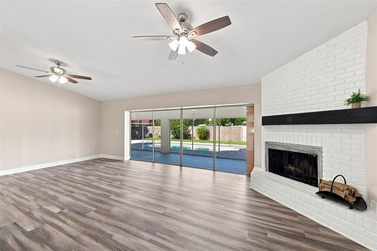 Great pool views with large sliders - 3276 FOX HILL DR, CLEARWATER