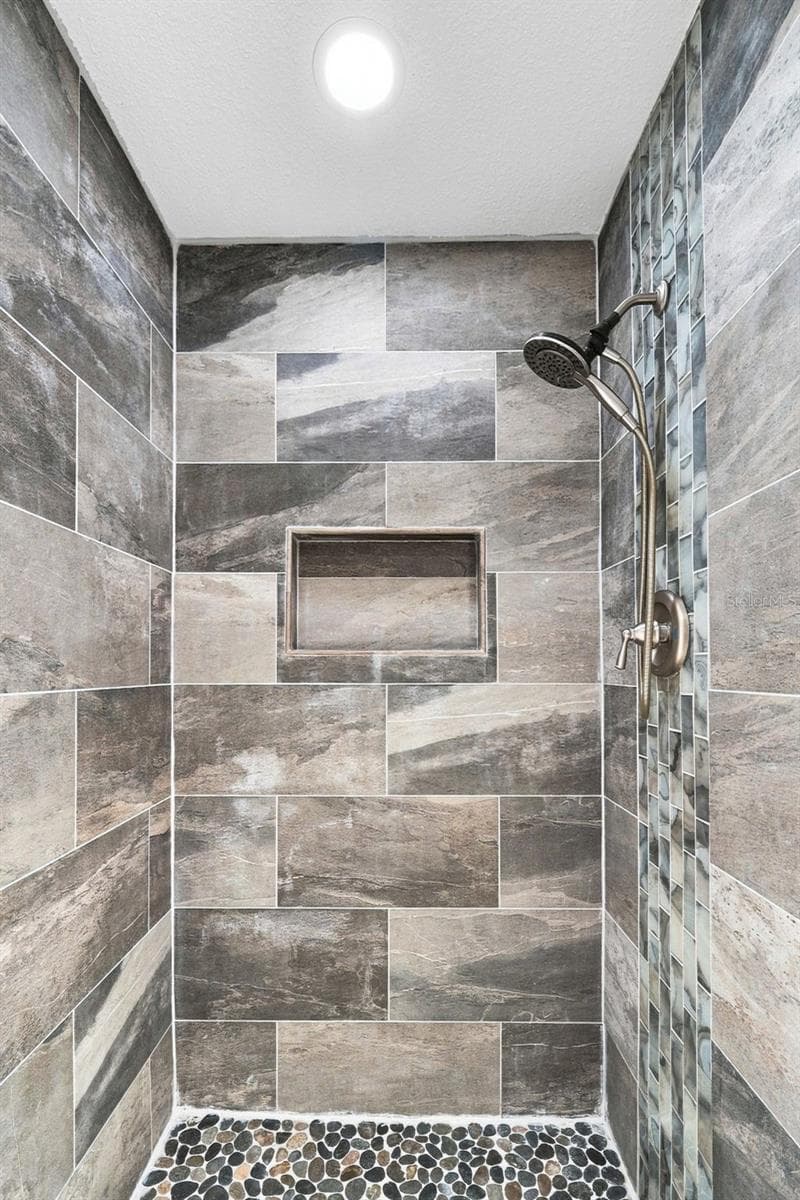 Beautiful updated shower - 3276 FOX HILL DR, CLEARWATER