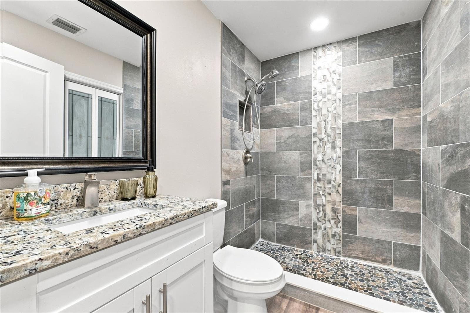 Enjoy a third bathroom! All updated! - 3276 FOX HILL DR, CLEARWATER