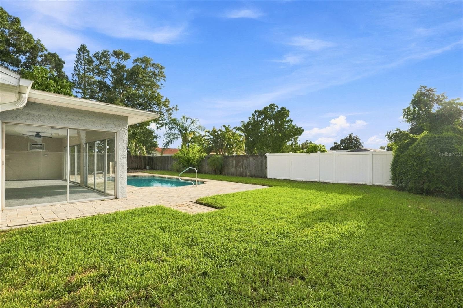 Great yard for children and pets! - 3276 FOX HILL DR, CLEARWATER