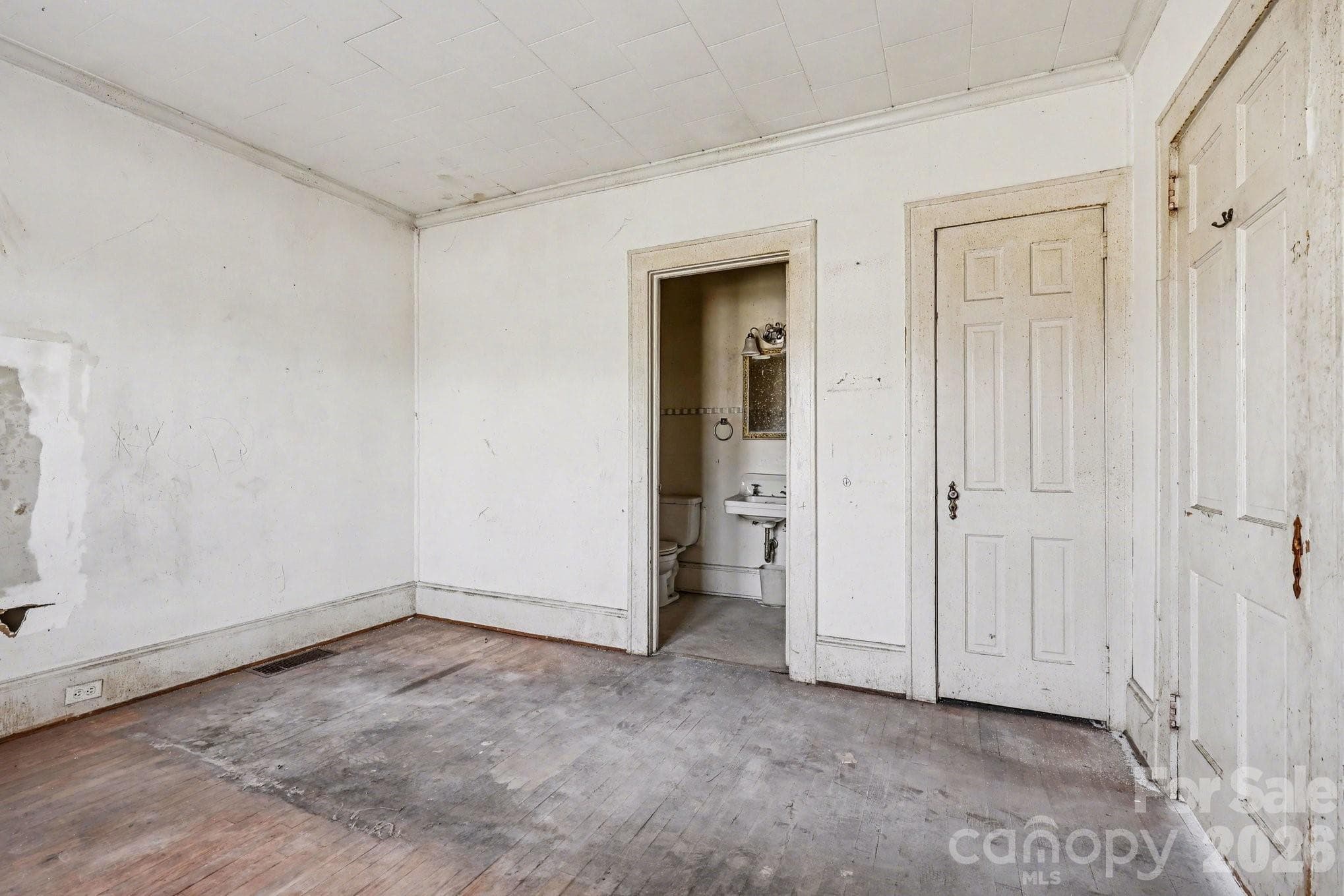Single Family Residence at 1411 Ludwick Heights Lane, Salisbury, photo 16 of 44
