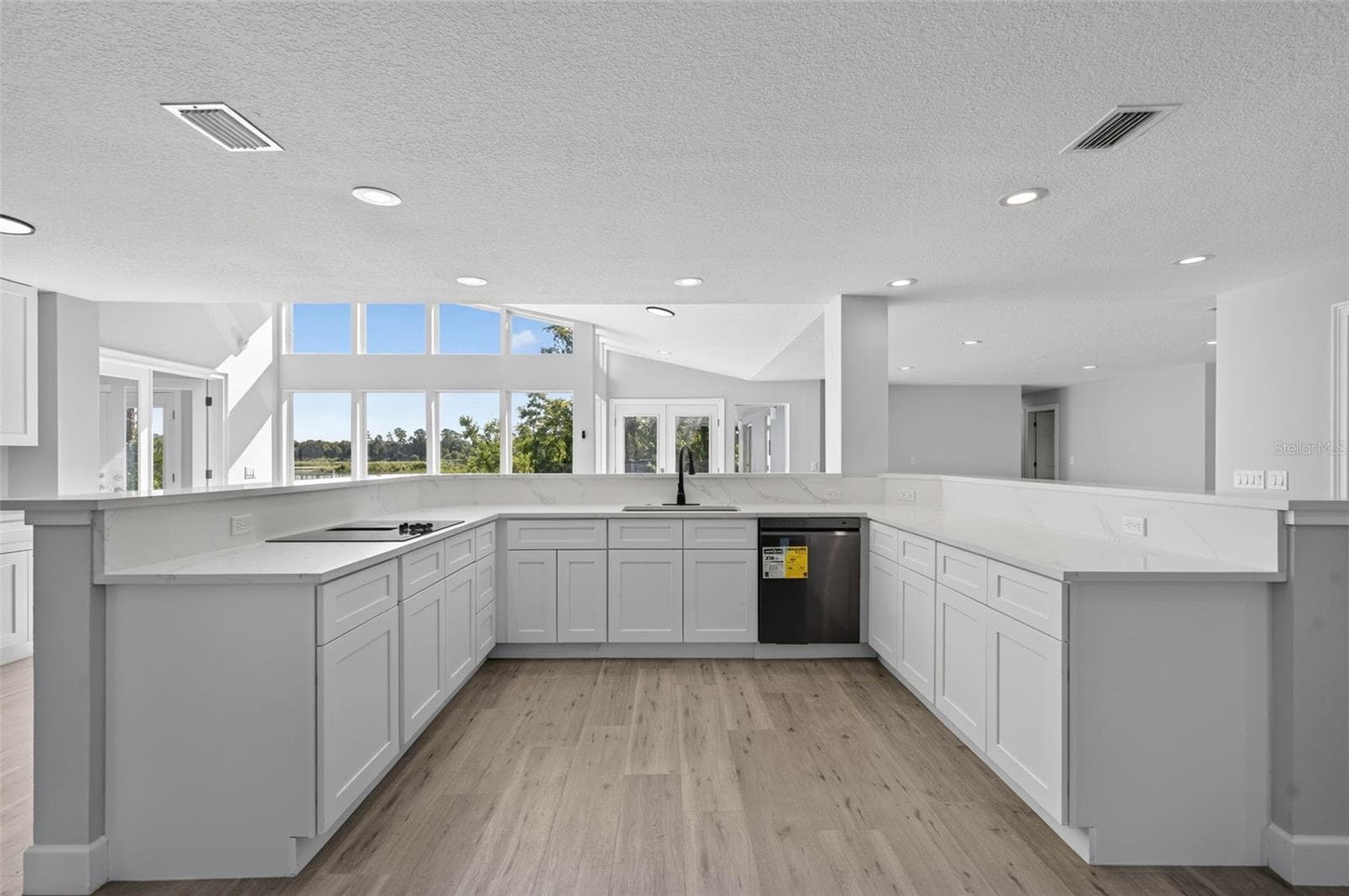 Updated Kitchen - 401 N 1ST ST, LAKE MARY