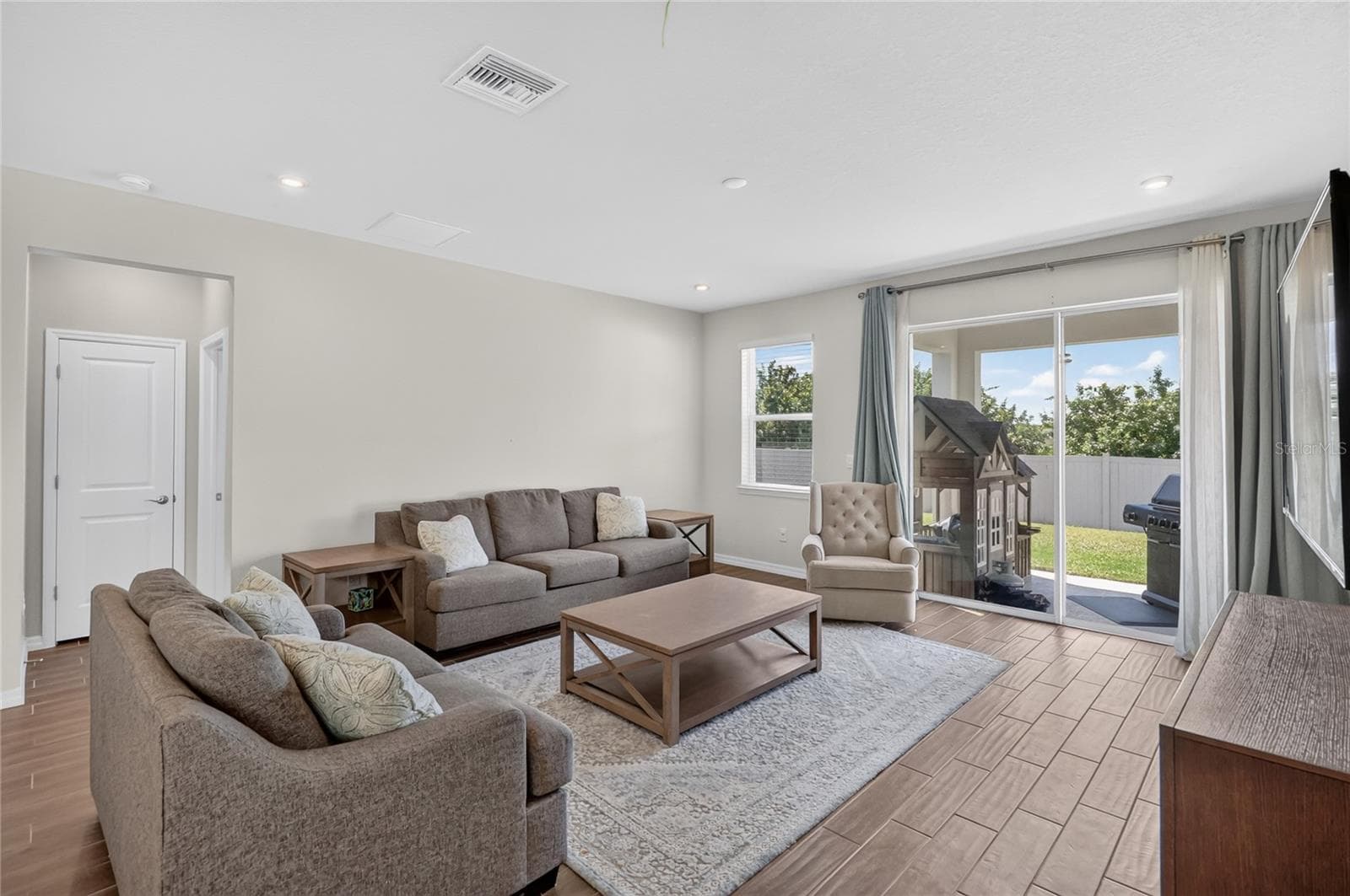 Single Family Residence at 13520 PALMERA VISTA DR, RIVERVIEW, photo 17 of 53